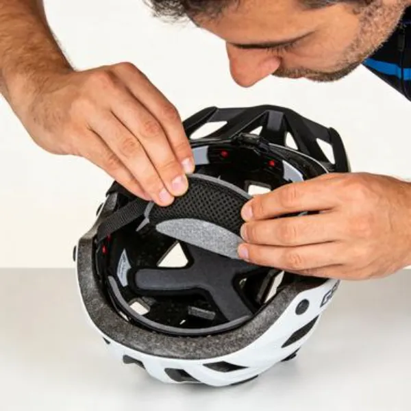 come sostituire le imbottiture del casco da ciclismo
