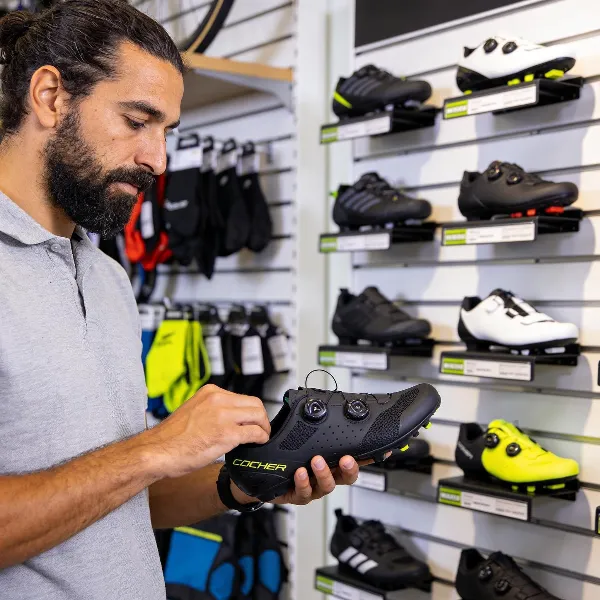 Características Clave a Considerar al Comprar Zapatillas de Ciclismo de Carretera