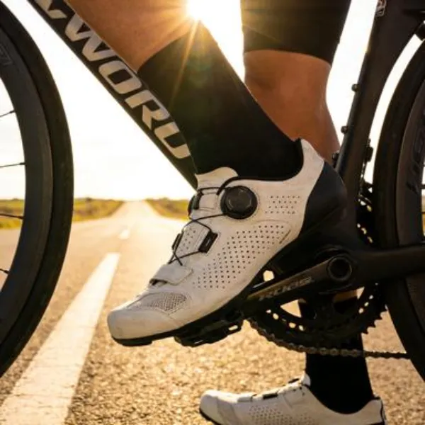 scarpe da ciclismo su strada