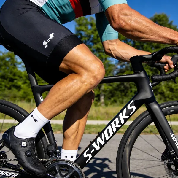 what muscles does cycling work